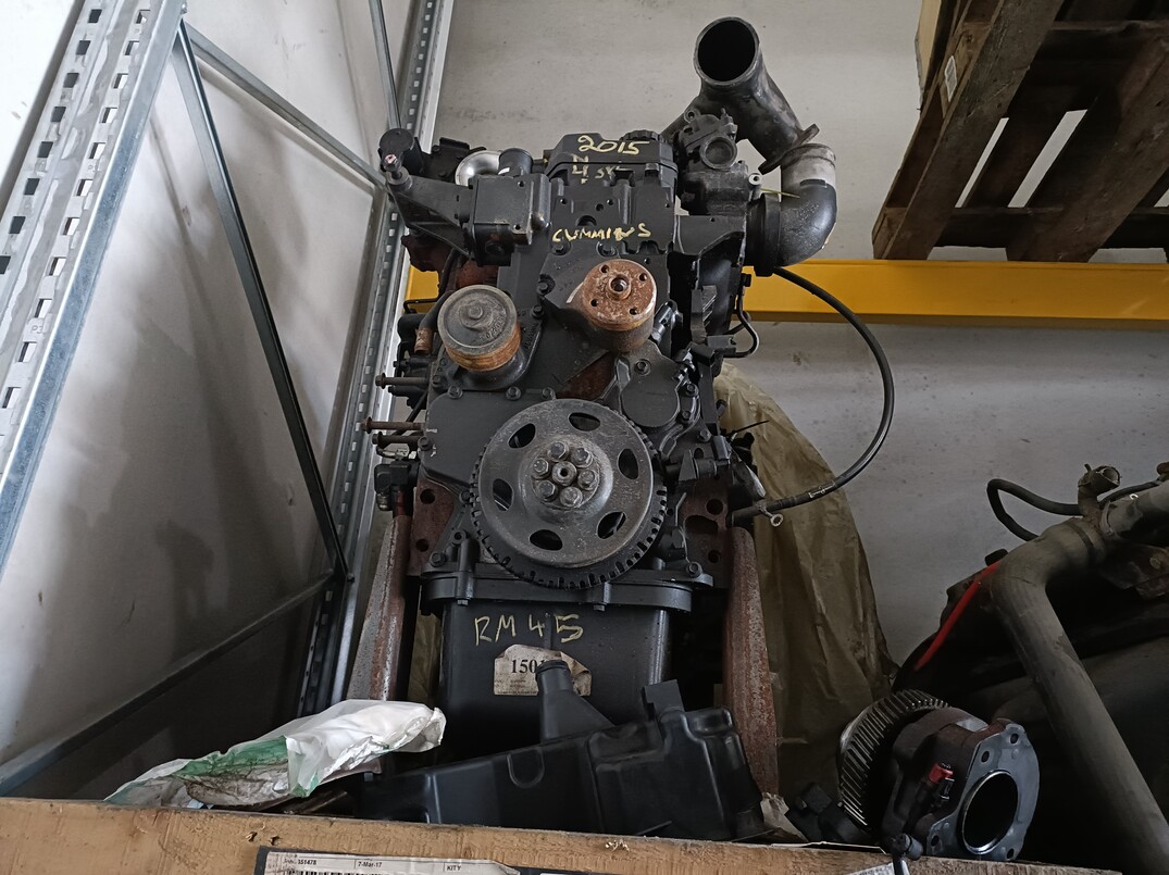 4-cylinder Cummins engine image