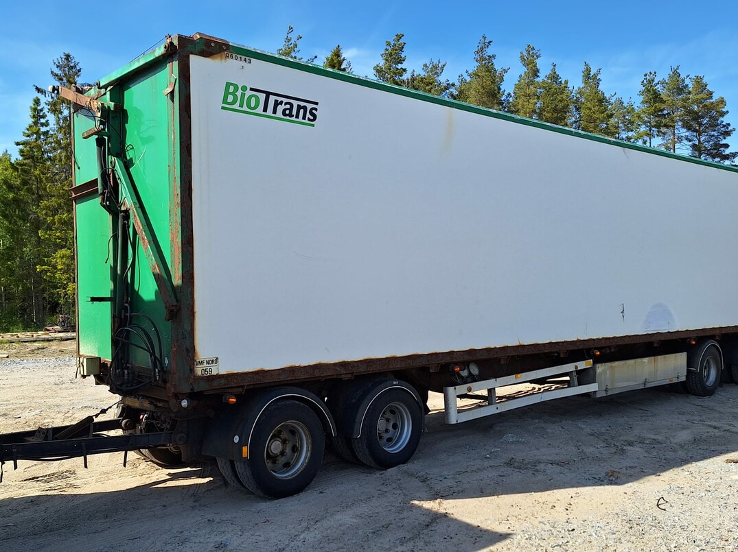 Side tipping trailer image