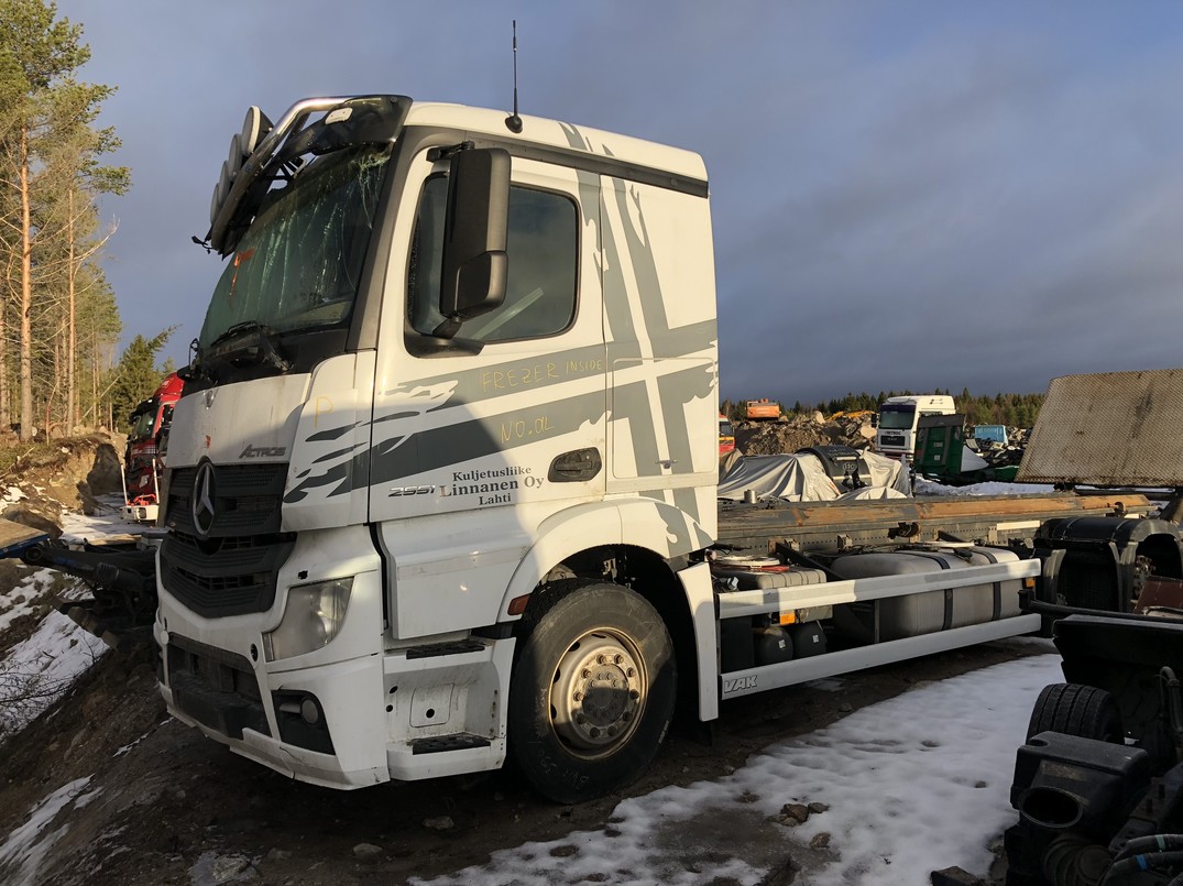 MB Actros 2551 kuva