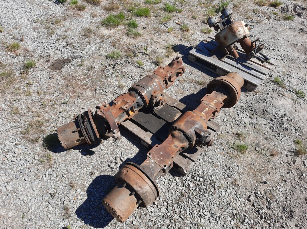 Åkerman wheeled excavator axles and transfer case image