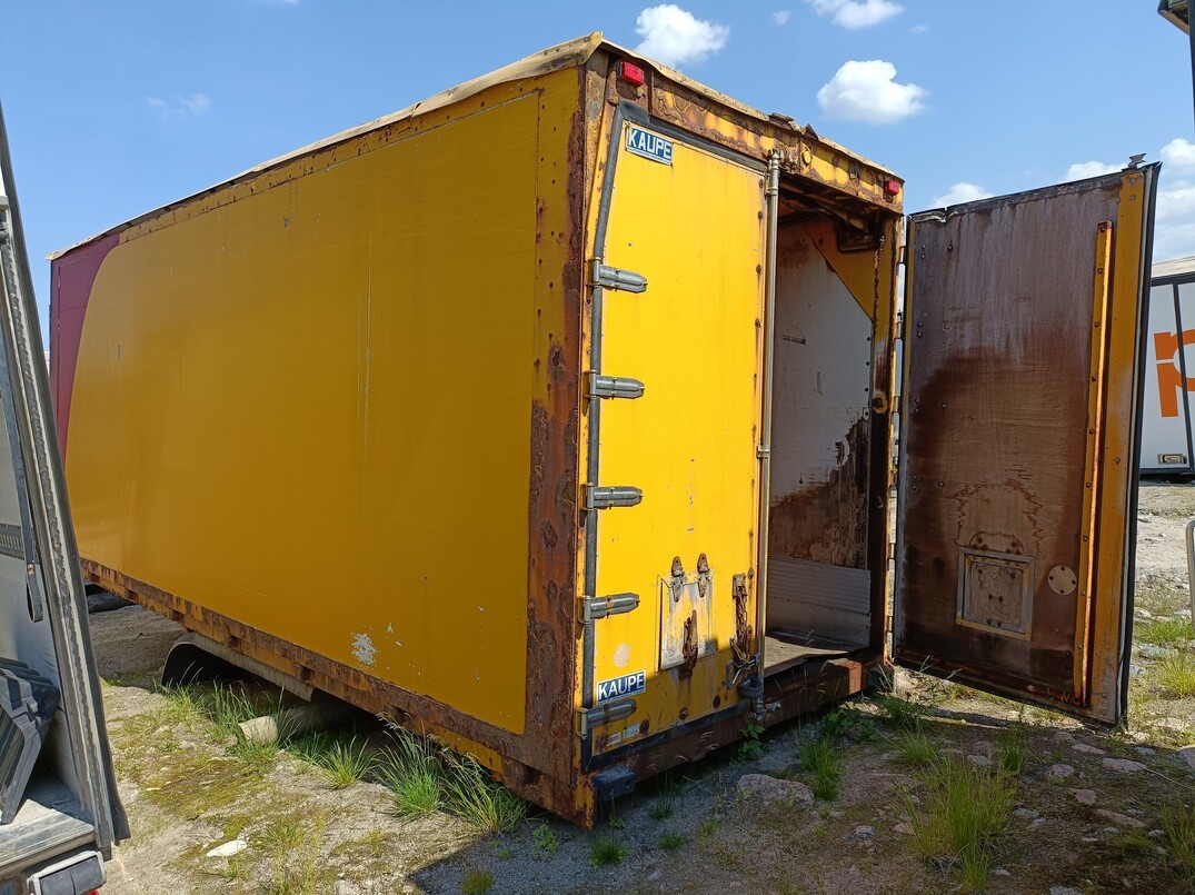 Truck body with dump and hydraulic roof image