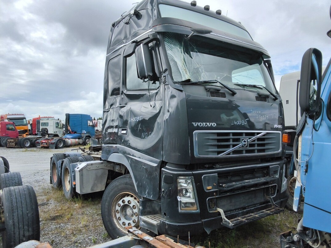 Volvo FH16 64T image