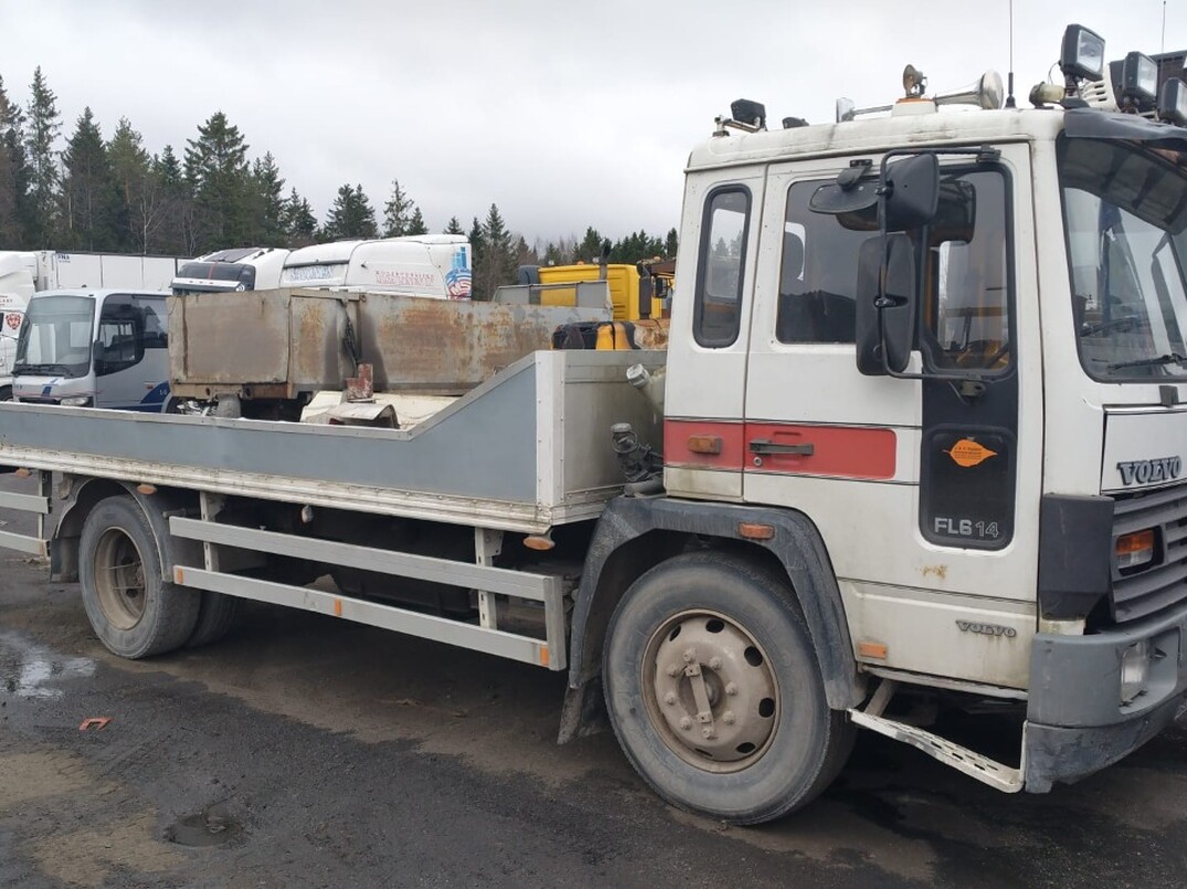 Volvo FL614 image
