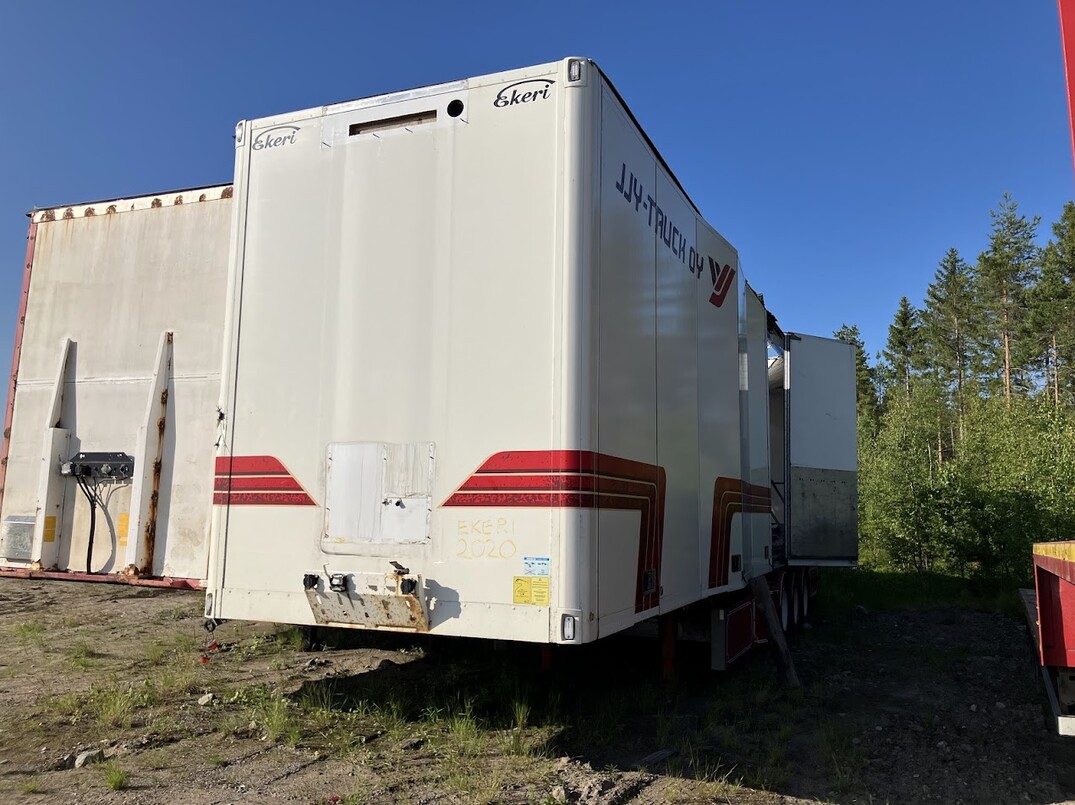 Ekeri Trailer, 3 axles, damaged image