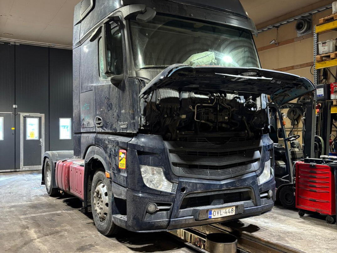 Mercedes-Benz Actros image